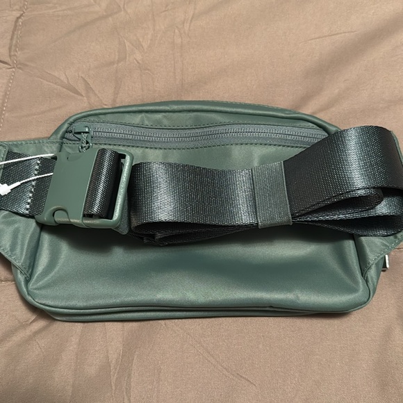 NWT Lululemon Everywhere Belt Bag Large 2L - Picture 9 of 12
